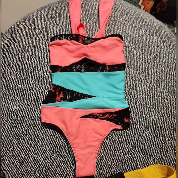 Neon and lace swimsuit - Picture 6 of 6